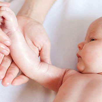 Hindistan Cevizi Yağının Bebeklerde Kullanımı